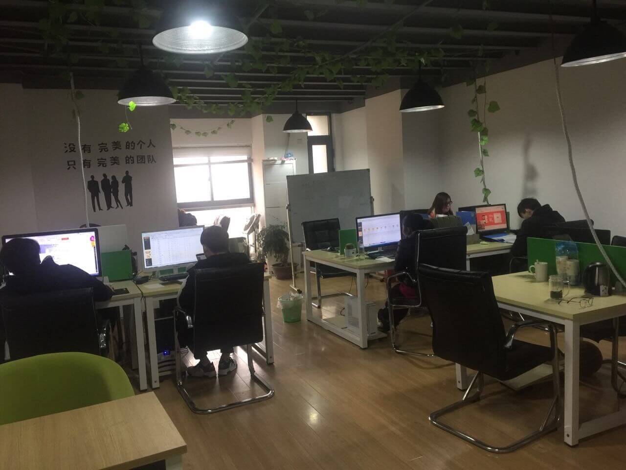 上海宣揚(yáng)電子商務(wù)有限公司的辦公展示-上海炫園企業(yè)登記代理有限公司 上海宣揚(yáng)電子商務(wù)有限公司的辦公展示-上海炫園企業(yè)登記代理有限公司